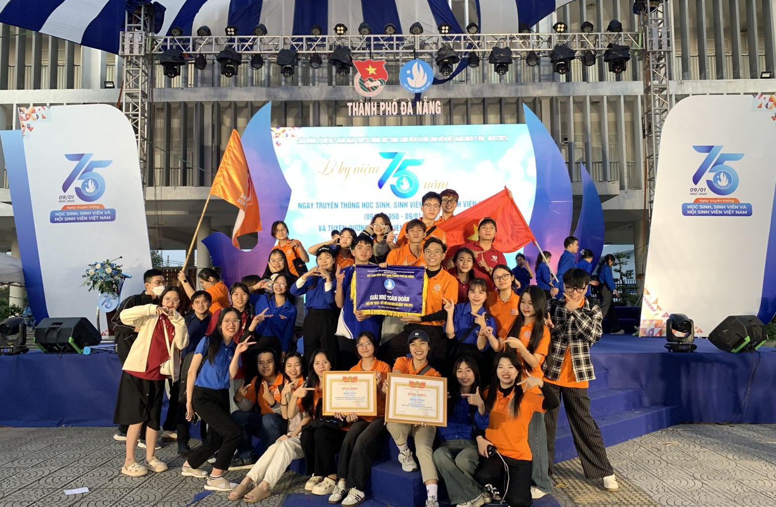 ĐẠI HỌC DUY TÂN TẠI NGÀY HỘI SFEST - KẾT NỐI SINH VIÊN ĐÀ NẴNG 2025 